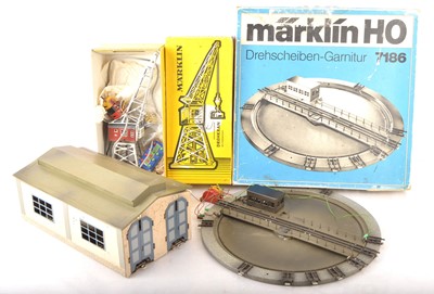 Lot 723 - Vintage Marklin HO Gauge 3-rail Accessories (3)