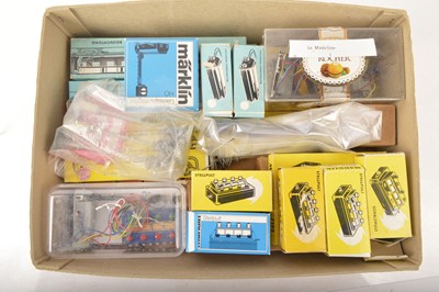 Lot 727 - Marklin HO Gauge Signals and Lighting Units (qty)