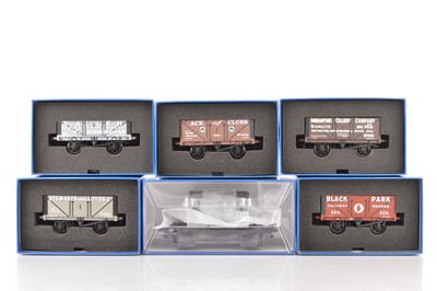 Lot 770 - Dapol 0 Gauge modern issue group of Private owner and other Goods wagons (6)