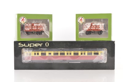 Lot 793 - Lionheart 0 Gauge modern issue Rolling stock (3)