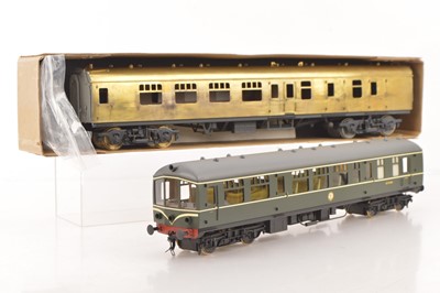 Lot 812 - Sancheng (China) or similar 0 Gauge pair of items with a BR green Derby DMU power Car (2)