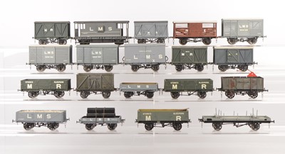 Lot 830 - Slaters and other Commercial manufactures Finescale 0 Gauge Kitbuilt Goods wagons (19)