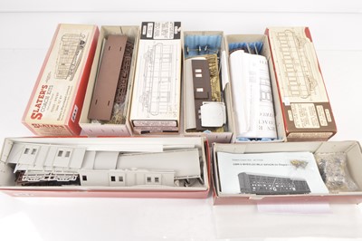 Lot 850 - Slaters 0 Gauge group of GWR and SR rolling stock Kits (5)