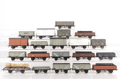 Lot 854 - Parkside Dundass and other commercial manufacturers Finescale 0 Gauge Kitbuilt Goods wagons (21)