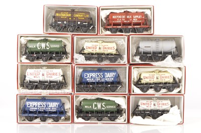 Lot 855 - Slaters Finescale 0 Gauge Kitbuilt 6-wheel Tankers (11)