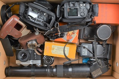 Lot 476 - A Tray of Cameras and Related Items