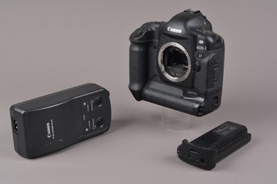 Lot 482 - A Canon EOS-1 D DSLR Camera Body
