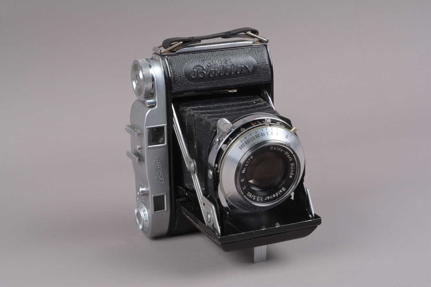 Badada Camera Lot 512 - A Balda Super Baldax Folding camera,