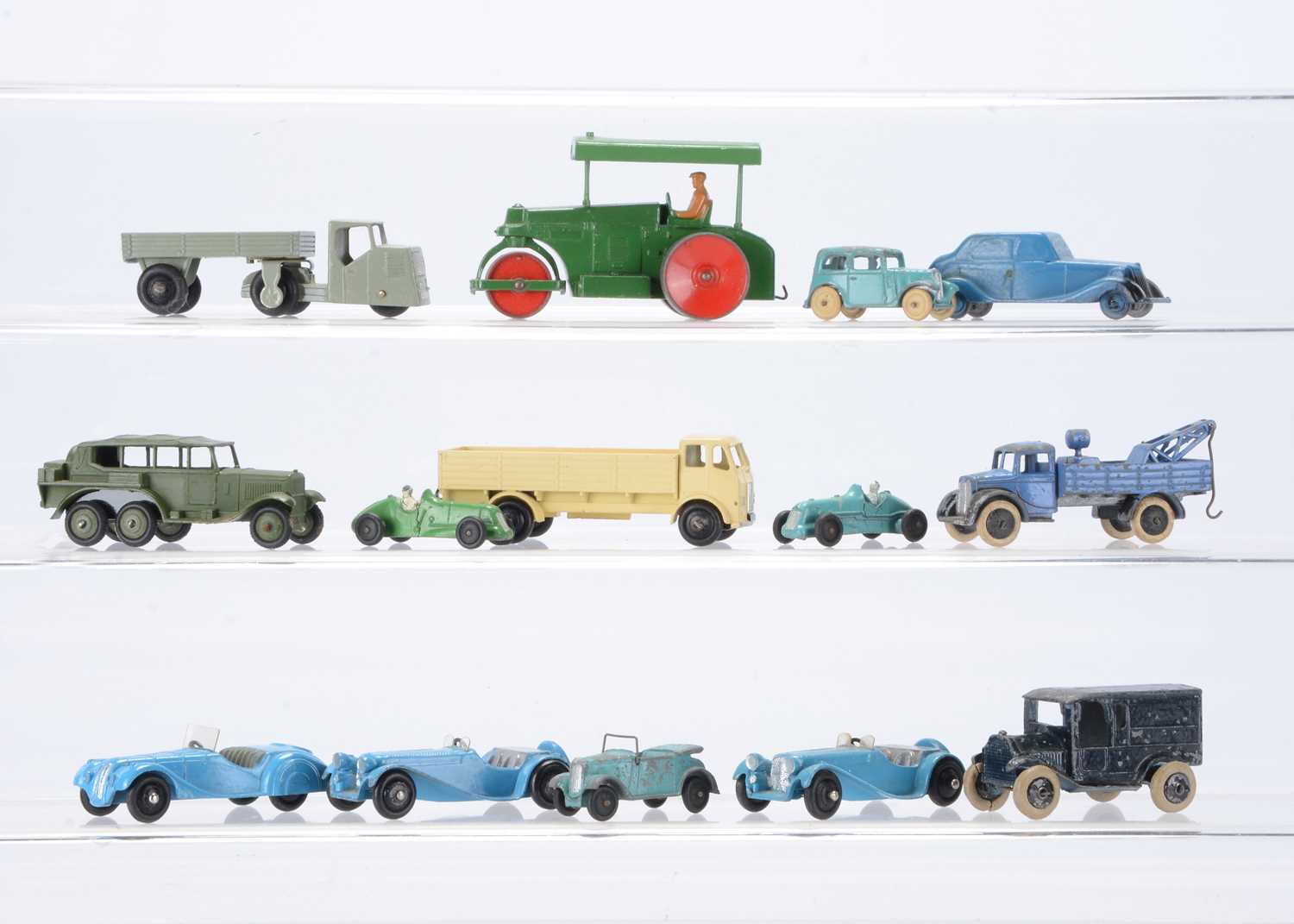 Lot 7 - Pre & Post-War Dinky Toys