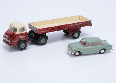 Lot 114 - An Unboxed Tri-ang Spot-On No.111A/1 Ford Thames Trader Articulated Flat Float