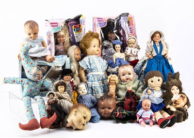 Lot 215 - A quantity of dolls