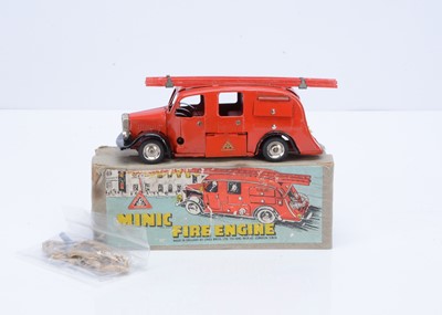 Lot 342 - A Tri-ang Minic Tinplate Clockwork 62M Fire Engine