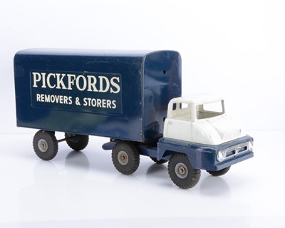 Lot 343 - An Unboxed Tri-ang Pressed Steel Articulated Pantechnicon