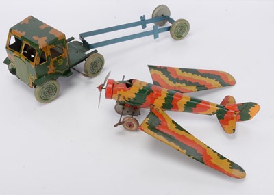 Lot 359 - A Scarce Mettoy Tinplate Clockwork Military Lorry With Aeroplane Carrier & Aeroplane No.128C