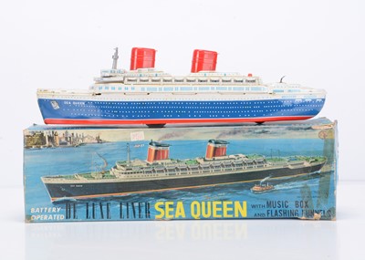 Lot 372 - A Yonezawa Toys (Japan) Tinplate Battery-Operated De Luxe Liner Sea Queen