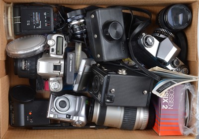 Lot 556 - Cameras and Related Items
