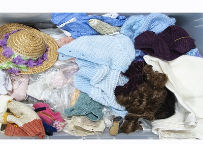 Lot 216 - A large quantity of dolls clothes and accessories