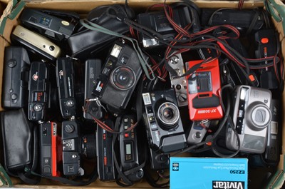 Lot 580 - A Tray of Compact Cameras