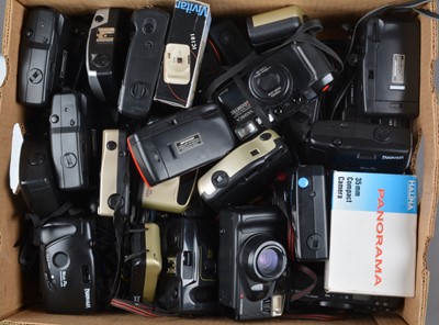 Lot 581 - A Tray of Compact Cameras