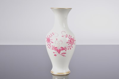 Lot 25 - A Meissen porcelain vase