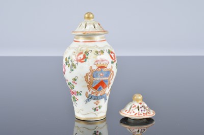 Lot 30 - A late 19th century Samson porcelain armorial small jar and cover