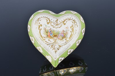 Lot 42 - An early 20th century Dresden porcelain heart shaped box