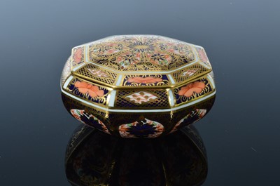 Lot 47 - A Royal Crown Derby porcelain Imari palette box