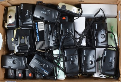 Lot 585 - A Tray of Compact Cameras