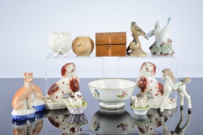 Lot 64 - A mixed lot of ceramics and other items