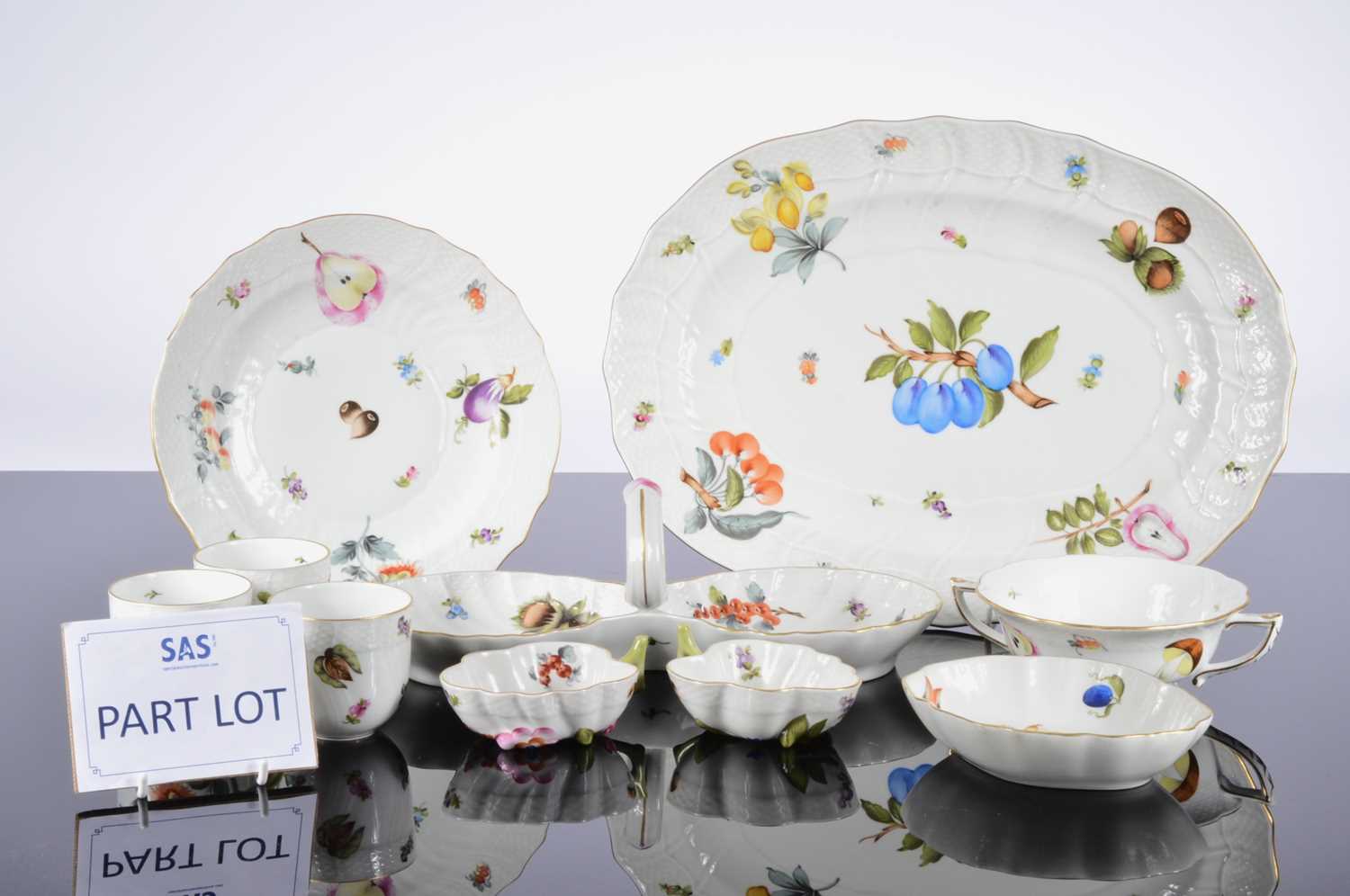 Lot 81 - A collection of Herend porcelain tableware