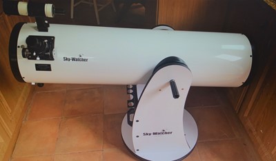 Lot 590 - A Sky Watcher 10'' Dobsonian Reflecting Telescope