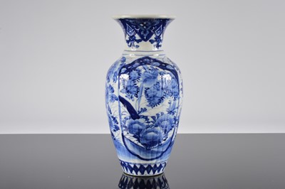 Lot 194 - A Japanese Arita style porcelain vase