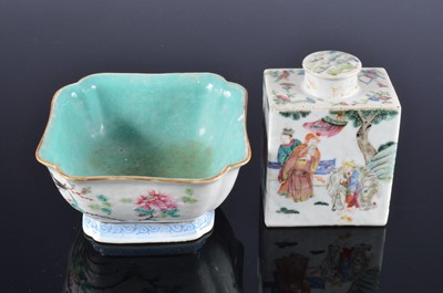 Lot 206 - Two early 20th century Chinese porcelain items