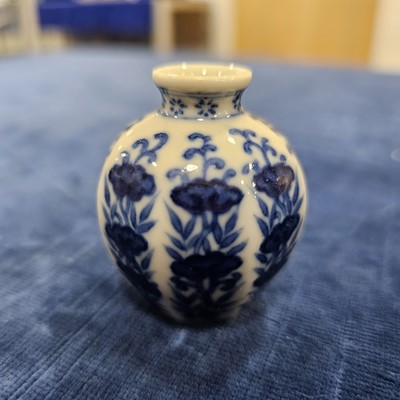 Lot 208 - Thirteen 20th century Chinese blue and white snuff bottles