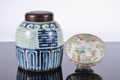 Lot 212 - Two Chinese porcelain items