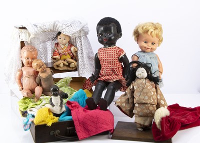 Lot 220 - Various dolls