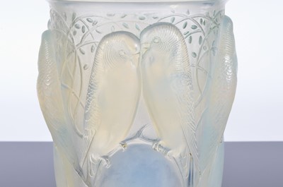 Lot 252 - An Art Deco Rene Lalique opalescent glass Ceylan vase