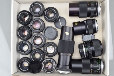 Lot 22 - Sixteen Olympus OM lenses