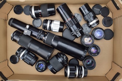 Lot 28 - A Tray of Prime Lenses