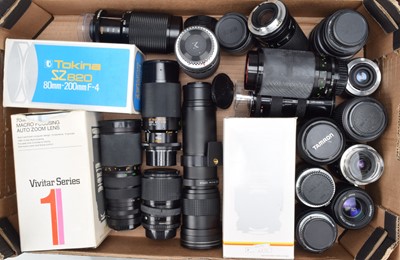 Lot 32 - A Tray of Zoom Lenses