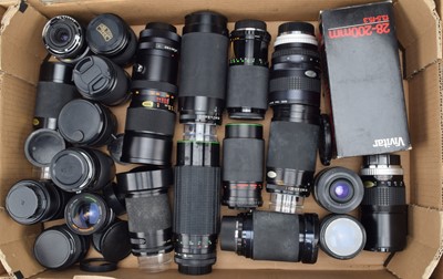 Lot 33 - A Tray of Zoom Lenses