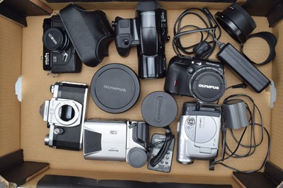 Lot 125 - A Tray of Various Cameras