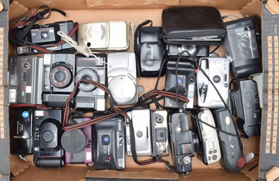 Lot 133 - A Tray of Compact Cameras