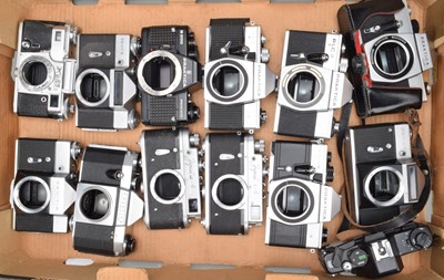 Lot 136 - A Tray of Eastern Bloc Camera Bodies