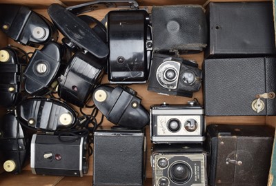 Lot 140 - A Tray of Bakelite and Box Cameras