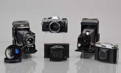 Lot 154 - A Group of Various Cameras