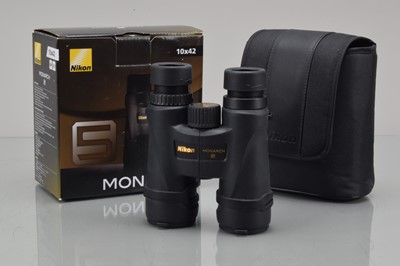 Lot 163 - A Pair of Nikon Monarch 5 M511 10 x 42 5.5° Binoculars