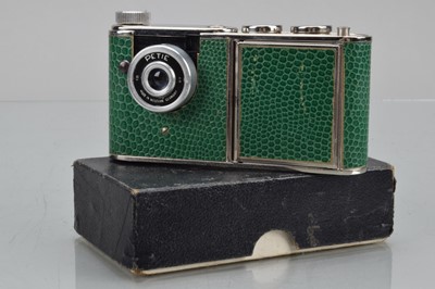 Lot 204 - A Kunik Walter Petie Vanity Camera