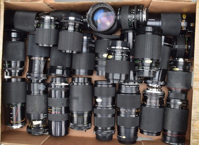 Lot 266 - A Tray of Zoom Lenses