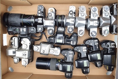 Lot 277 - A Tray of Pentax SLR Camera Bodies